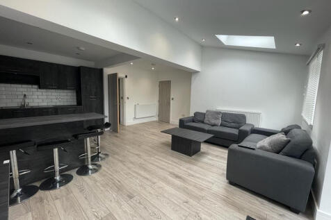 Cotswold Close, Loughborough photo 3