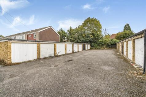 38 Wood Close, Windsor, SL4 3JZ23.jpg