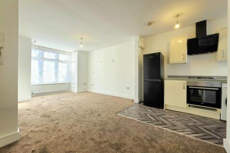 2-bed flat on Salisbury Road, Harrow, £1,950/mo
