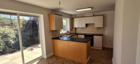 Kitchen 2.jpg