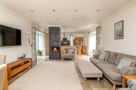 Family &amp; Dining Room