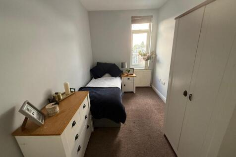 room 5 the hill.jpeg