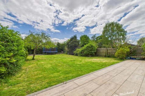 CAM03218G0-PR0634-STILL027