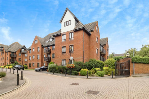 Executive Four-Bedroom Penthouse ¿ Boleyn Court