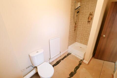 ENSUITE SHOWER ROOM