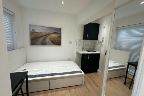 Neat, modern single bedroom with a built-in sto...