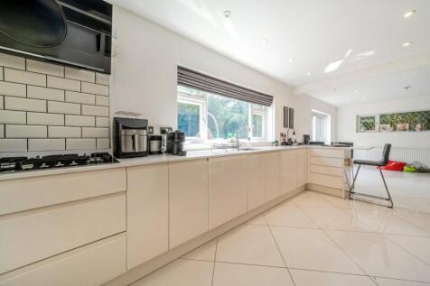 Iberian Way, Camberley, Surrey, GU15 photo 4