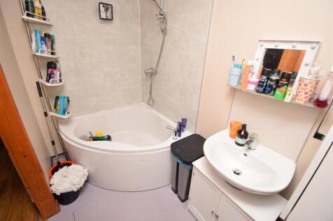 ANNEX EN-SUITE BATHROOM.JPG