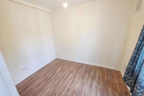 Stokes Road, East Ham, Newham, London photo 5