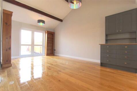 The Cullerns, Highworth, Wiltshire, SN6 photo 5