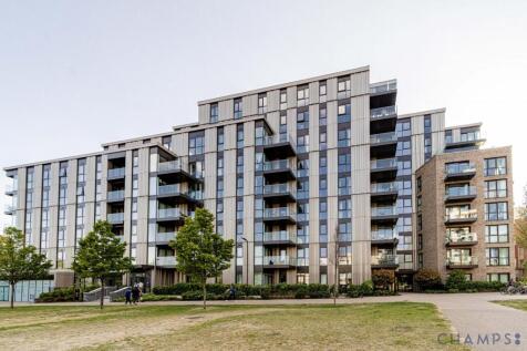 3 bed flat to rent Hartingtons Court, London N4 2