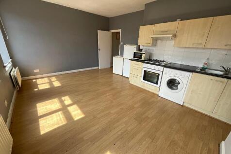 LIVING ROOM/KITCHEN 17'1 x 13'1