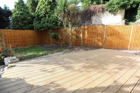99a Buckingham Rd patio2.jpg