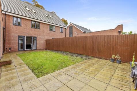 46 Trinity Circle, HP11 1FD-13.jpg