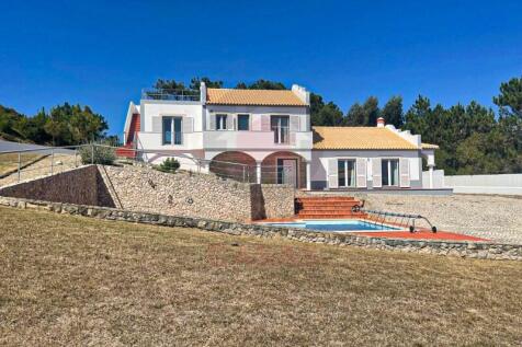 Villa in Serra do Bouro