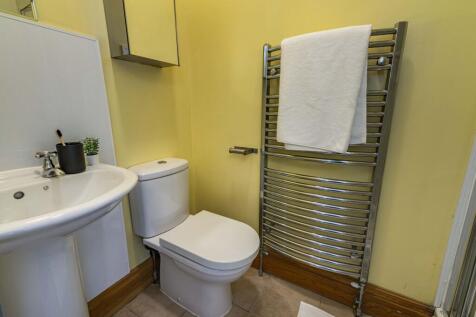 En-suite Bathroom 3