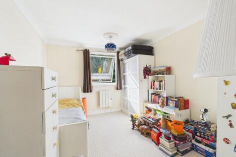 CAM01740G0-PR0447-STILL002