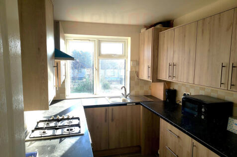 2 bed flat to rent Nicola Close, Harrow Weald HA3