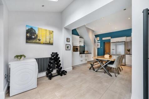 Kitchen/ Dining Room