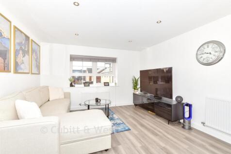 Lounge/Kitchen