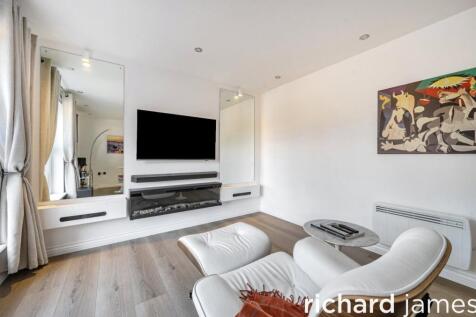 Pennyroyal House, 46 Celsus Grove, Swindon, Wiltshire, SN1 photo 3
