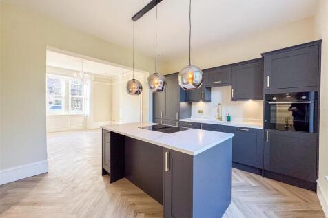 Family/Kitchen/Lounge