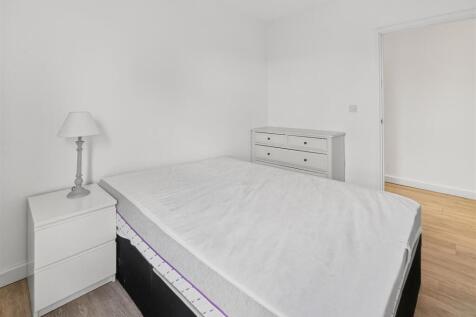 To Let  3 Bedroom Flat Balcony CR0  www.islingtonp