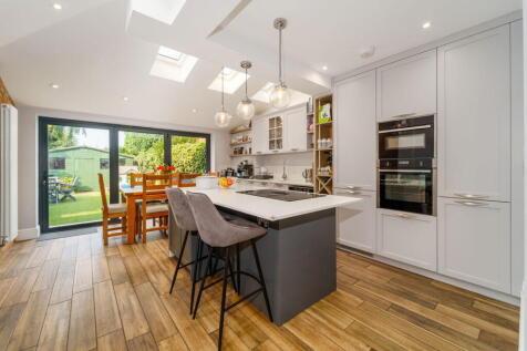 Weybridge, KT13 - property photo