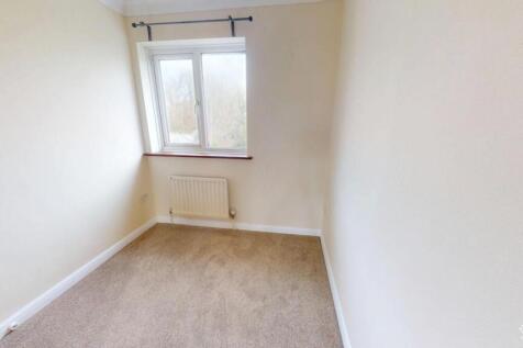 7-Long-Meadow-Close-12082025_143946_defurnished