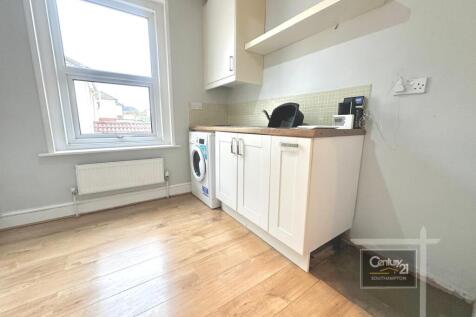 |Ref: R215171|, Sholing Road, Southampton, SO19 2ED photo 3