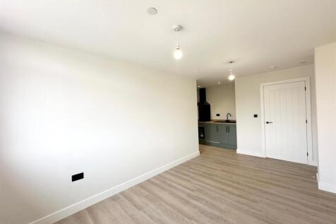 WhatsApp Image 2025-06-20 at 17.30.05 (2).jpeg