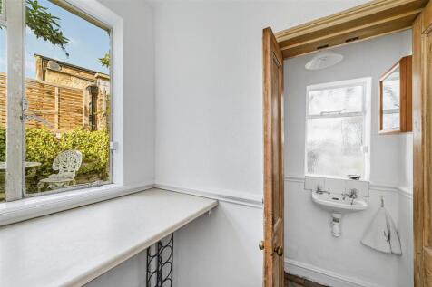 66 Shakespeare Road-17.jpg