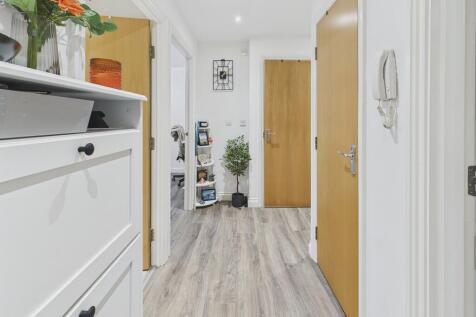 CAM04273G0-PR0232...