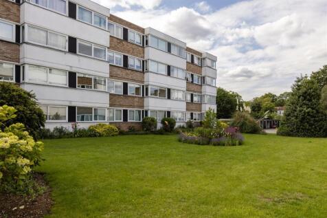 Queenswood Gardens, E11