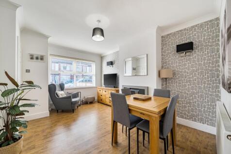 Cosy lounge with bay window
