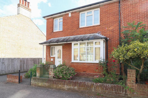 3 bed semi-detached house to rent