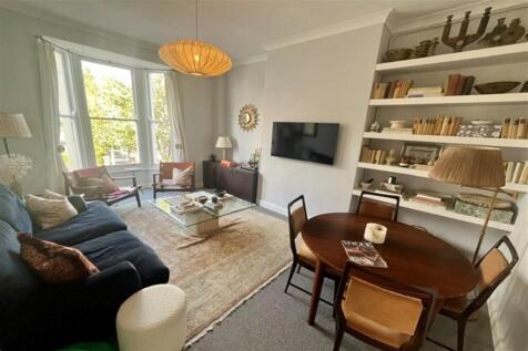 2-bed house on Arthur Road, EPC RATING C, London N7, £2,500/mo