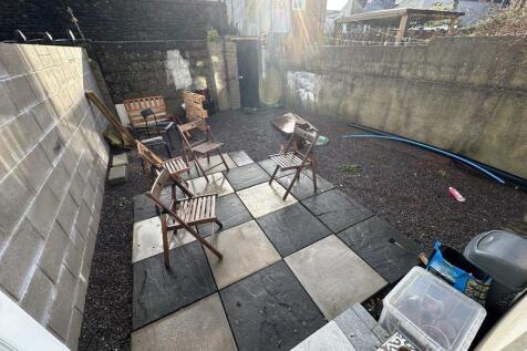 5 bedroom Terraced for sale