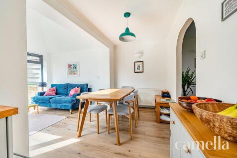 Kitchen/ Dining Room