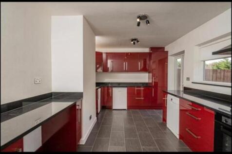 Denham Green Close, Uxbridge, UB9 photo 3