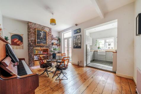 Kitchen / Dining Area