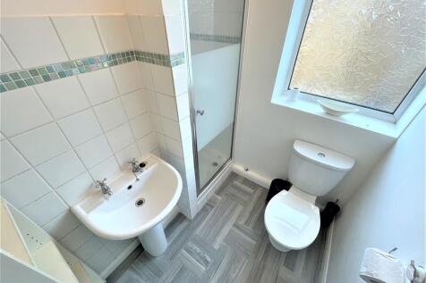 Bradford Road, Stanningley photo 5