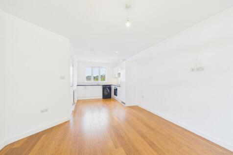 CAM02136G0-PR0548-STILL008