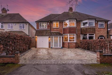 19 Kingswood Close Twilight-1_lo.jpg