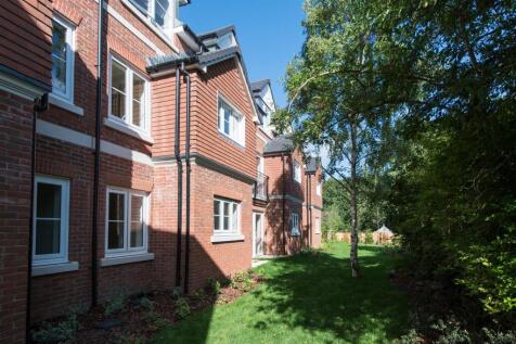 Ashtead_Exterior_003.jpg