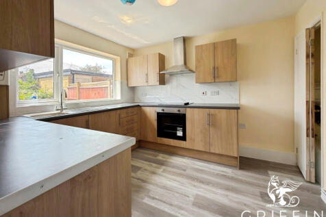 Dukes Avenue, Grays, RM17 photo 3