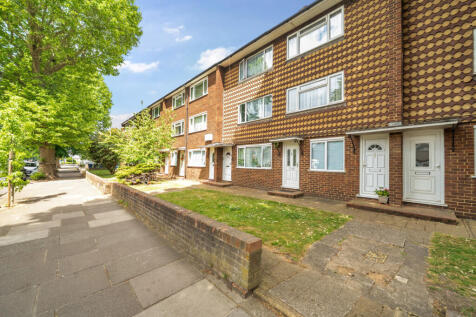 London, W7 - property photo