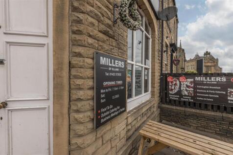 06 - 64 Huddersfield Road HX5 9AA.jpg