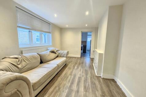 2-bed flat on Antill Road, Tower Hamlets, London, £2,400/mo