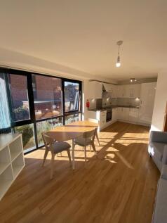 2-bed flat on Vine Street, Liverpool, £1,300/mo